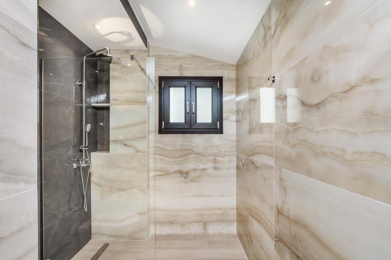 Epta Villas Luxury Redefined อาเกีย ปาราสเควิ ภายนอก รูปภาพ