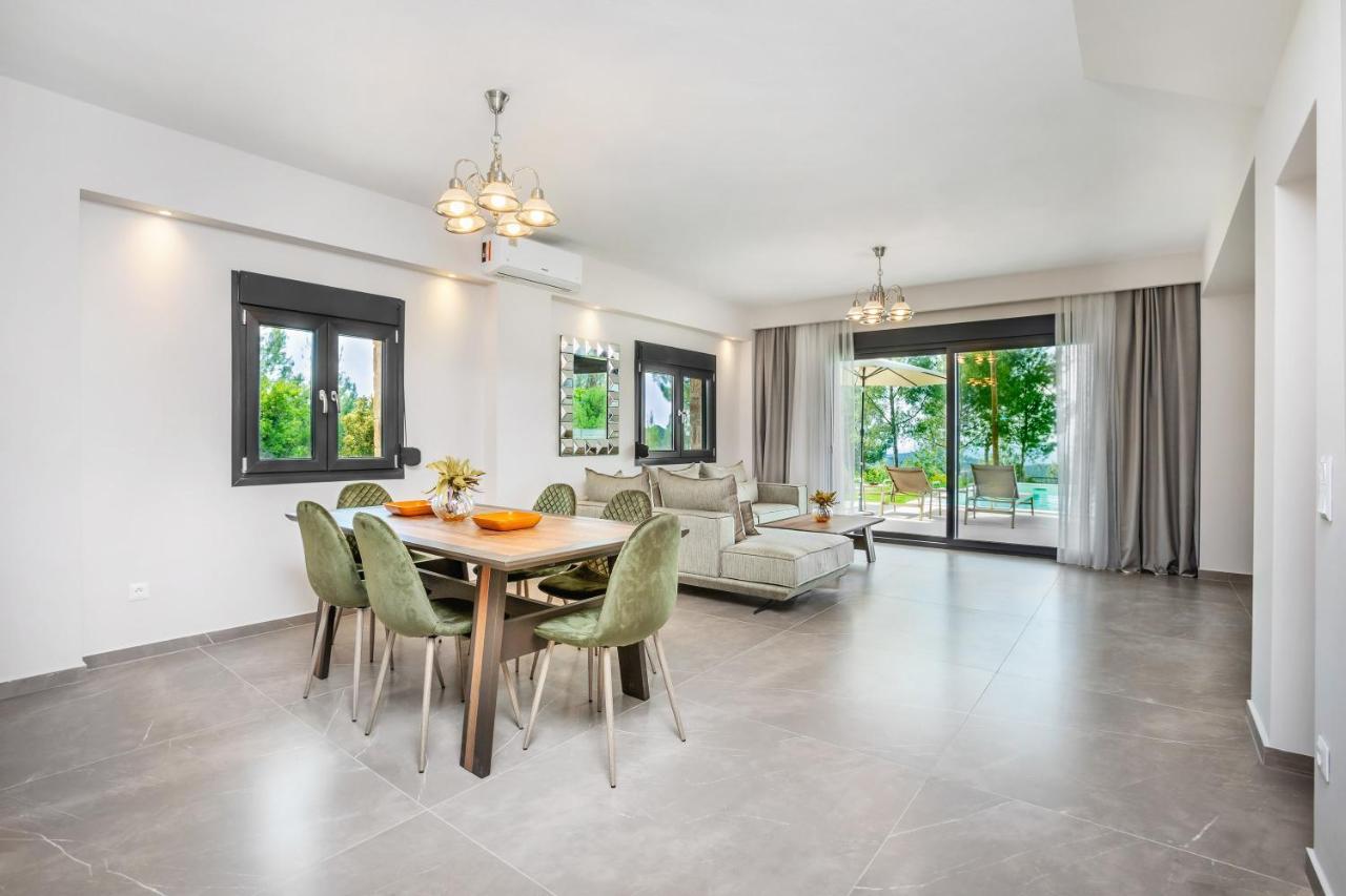Epta Villas Luxury Redefined อาเกีย ปาราสเควิ ภายนอก รูปภาพ