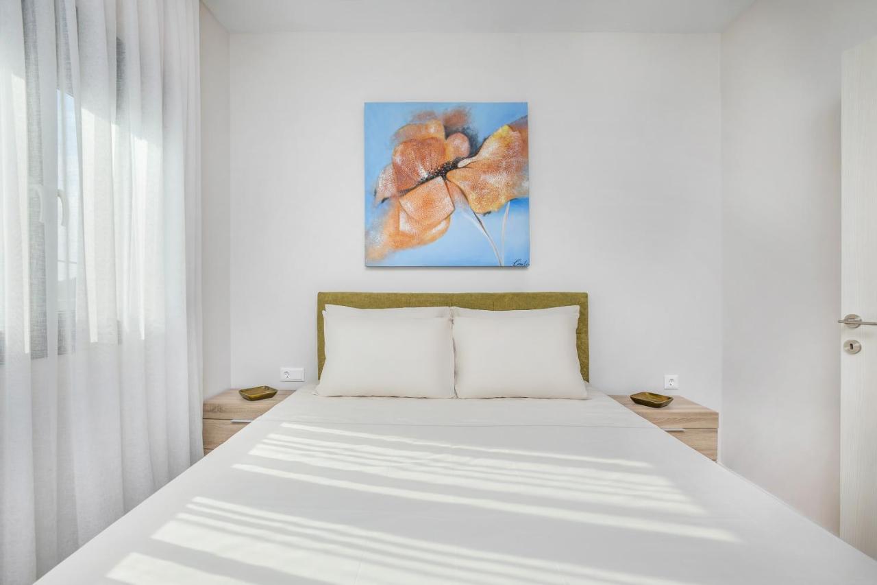 Epta Villas Luxury Redefined อาเกีย ปาราสเควิ ภายนอก รูปภาพ