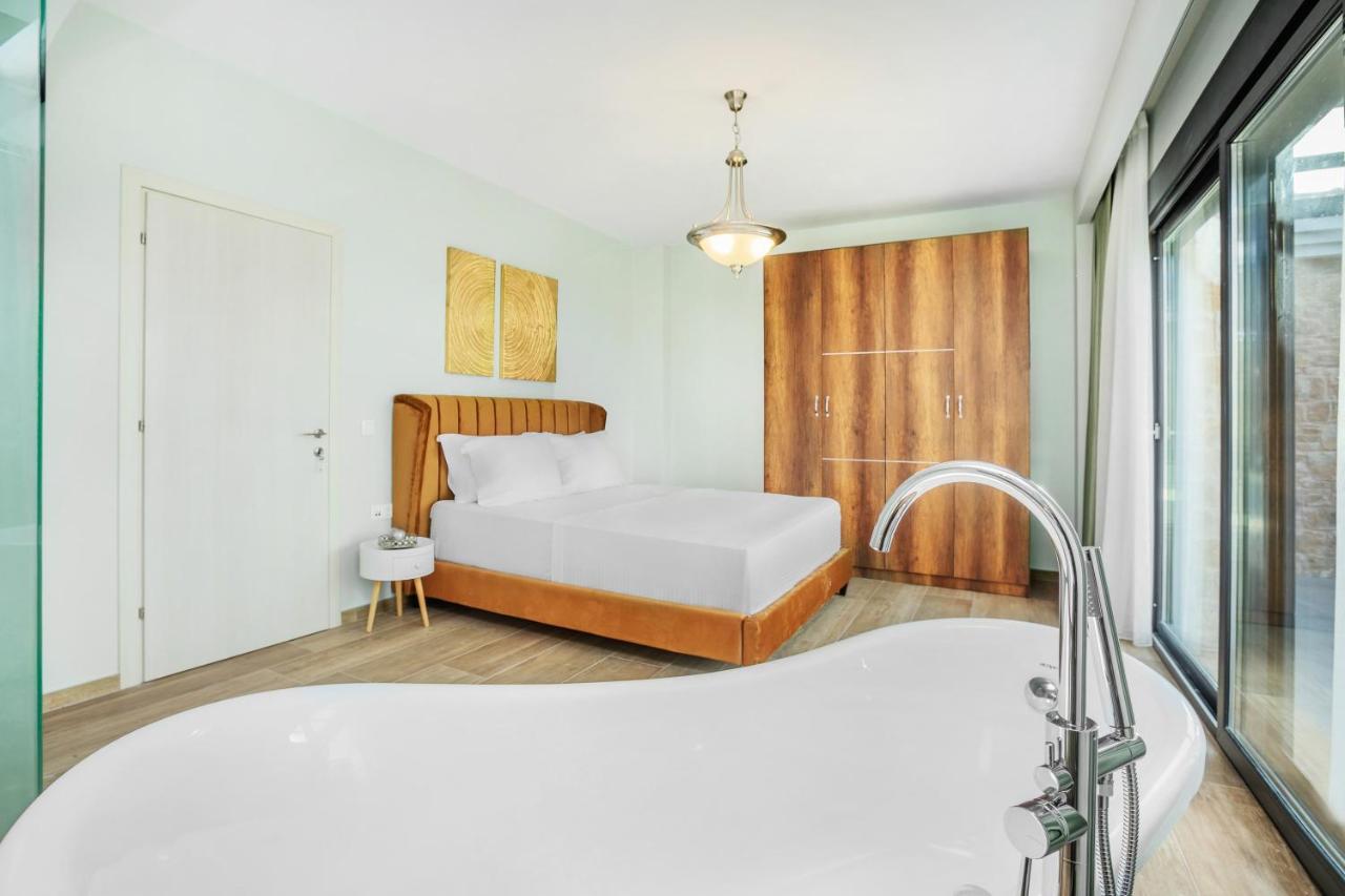 Epta Villas Luxury Redefined อาเกีย ปาราสเควิ ภายนอก รูปภาพ